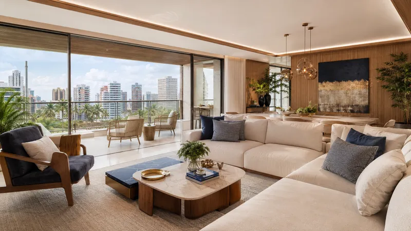 Interior de apartamento decorado com vista para a cidade — imagem ilustrativa